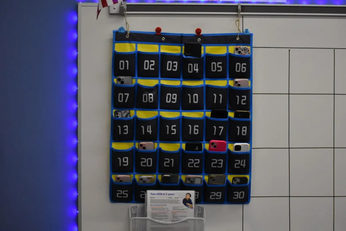 Poll Shows Massachusetts Parents Favor Student Cell Phone Crackdown