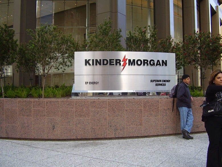 Financial woes confront firm behind New England gas pipeline