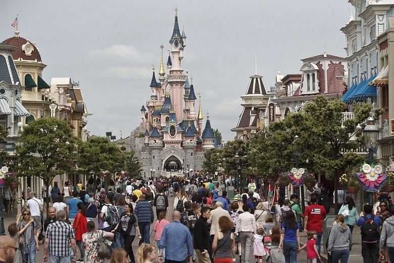 Man with 2 handguns, Quran arrested at Disneyland Paris