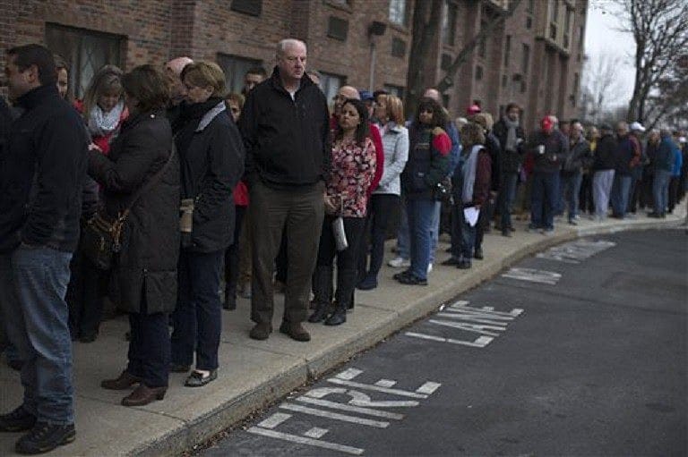 Trump rallies NH supporters as Iowans prepare to caucus