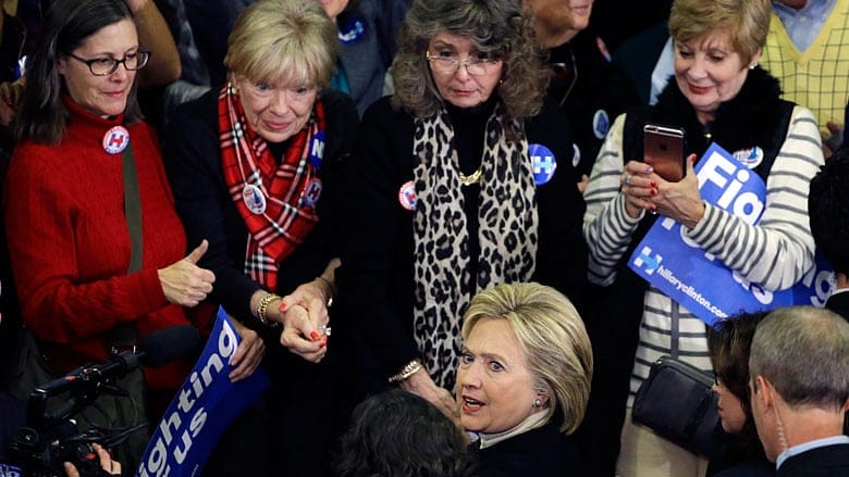Clinton struggles to win over younger women