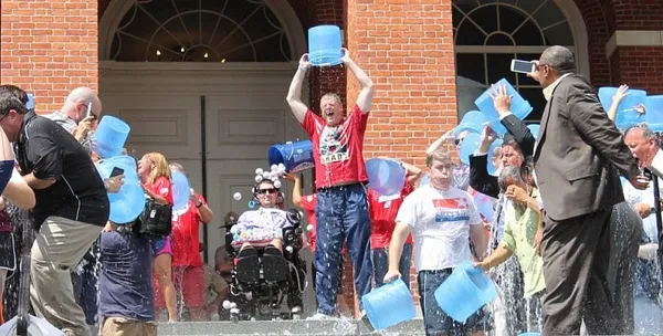 Baker leads group in ice bucket challenge