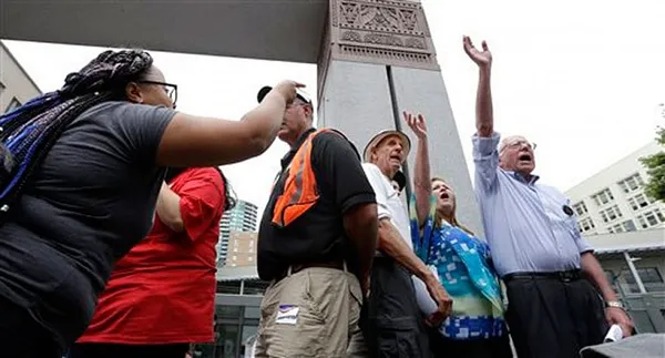 Bernie Sanders shoved, shouted down at Seatlte area Black Lives Matter rally