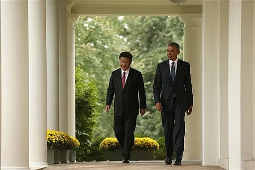 Obama issues new China sanctions threat over cybertheft