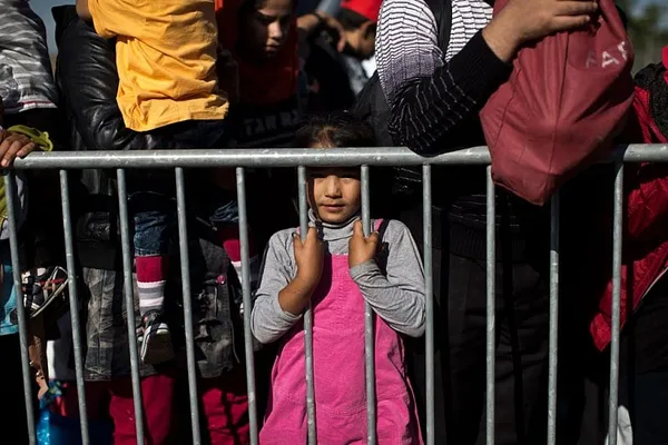 Deeply-divided EU to hold emergency summit on migrant crisis
