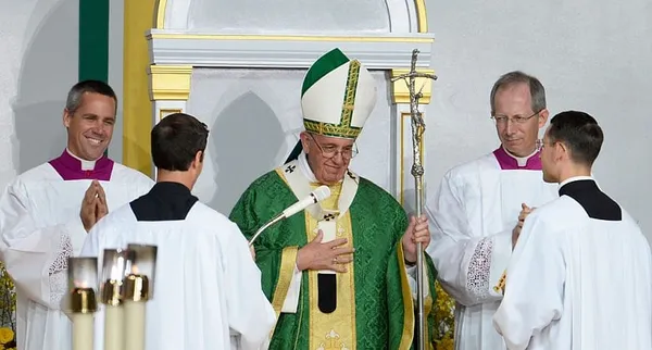 Pope to bishops: Help youth be brave in opting for marriage and family