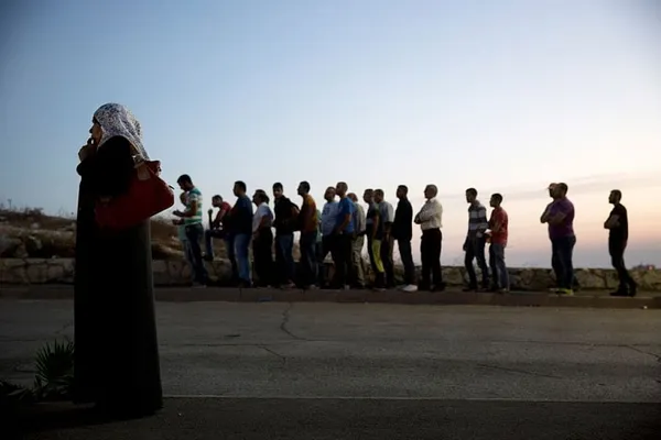 Israel lifts Muslim age limit at Jerusalem shrine