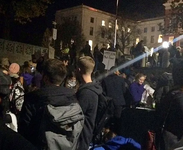 Refugee bill draws hundreds to rally denouncing fear-mongering