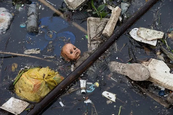 AP test: Rio Olympic water badly polluted, even far offshore
