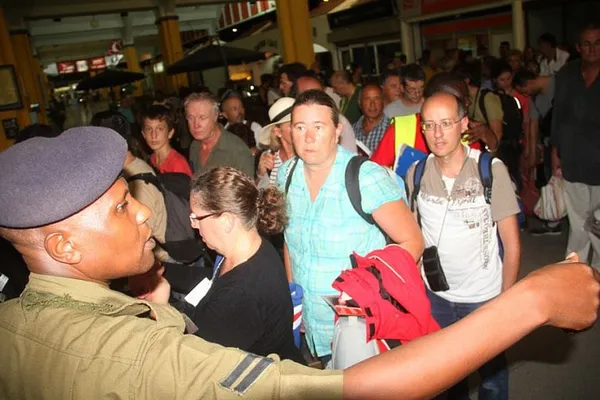 Air France passengers arrive in Paris after Kenya bomb scare