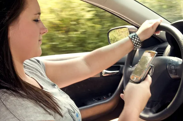 Handheld device ban for drivers passes Mass. Senate