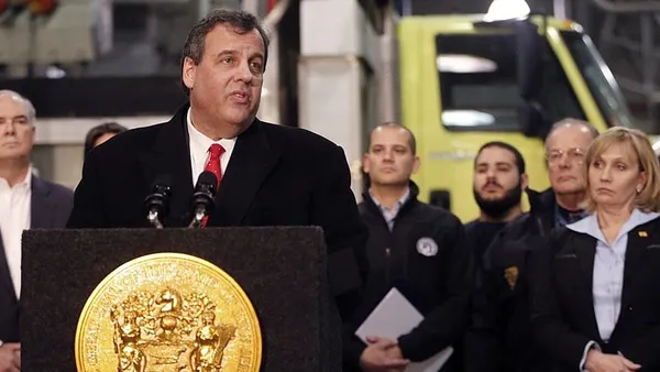 Christie tries to close in on New Hampshire