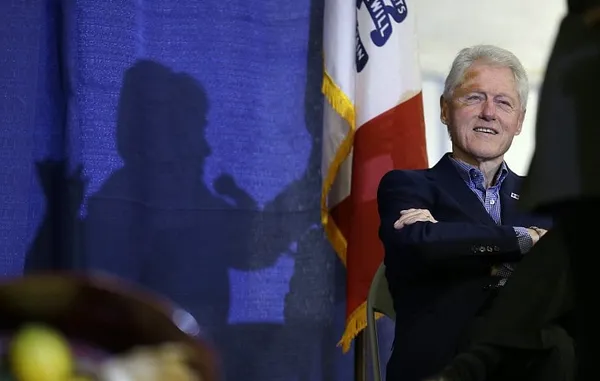 Bill Clinton stumps for Hillary in NH, baggage in hand