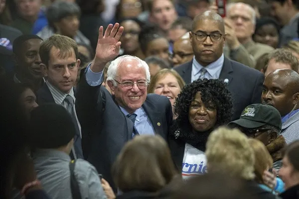 Clinton, Sanders may take gloves off in Sunday’s debate