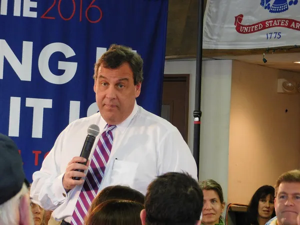 Christie zips back to NH campaign after blizzard diversion