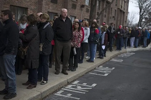 Trump rallies NH supporters as Iowans prepare to caucus