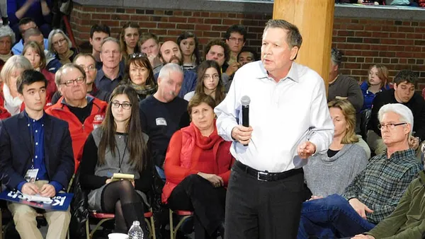Kasich touts bipartisan track record to win over NH voters