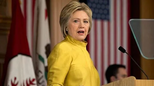 Clinton says she, not Trump, can stop ISIS