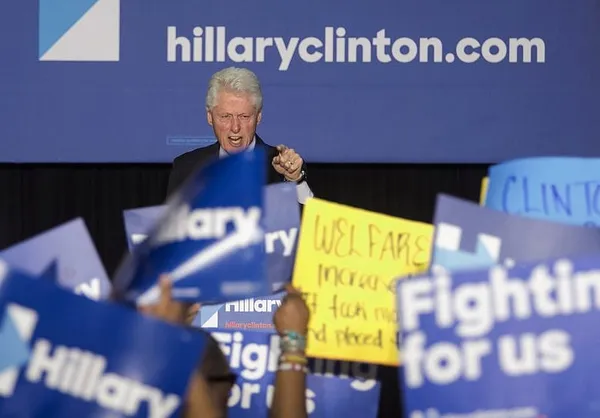 Bill Clinton voices regret over scolding protesters at rally