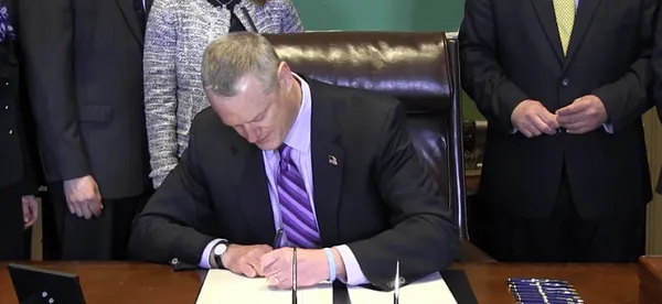 Solar power bill gets Baker signature, unlocking industry