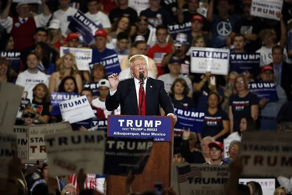 Warren tears into Trump in fresh Twitter assault