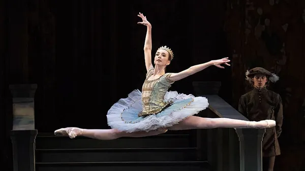 Boston Ballet inspires awe with an elegant Swan Lake