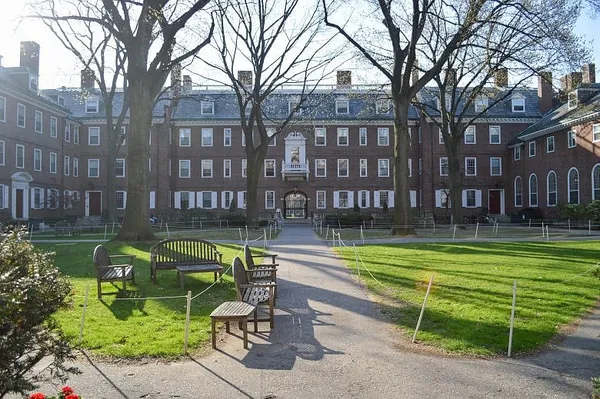 Harvard slaps down Final Clubs with leadership ban