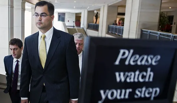 Ex-Clinton aide who set up private email to take 5th again