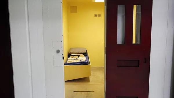 Obama administration scrambling to release as many Guantanamo prisoners as possible