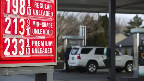 Americans save hundreds because of low gas prices