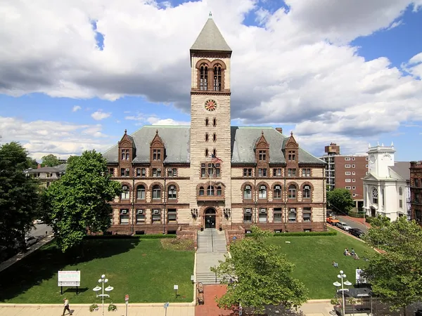 Cambridge Offers ‘How-To’ Legal Guide For Illegal Aliens
