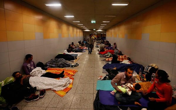 Frustrated refugees in Budapest vow to walk to Vienna