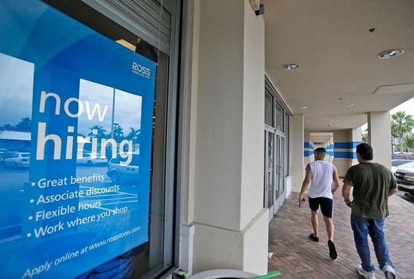 US unemployment benefit applications dropped to 275,000