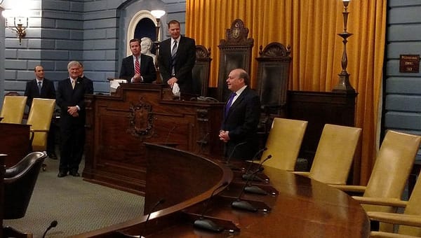 Hedlund wields gavel in his final Senate session