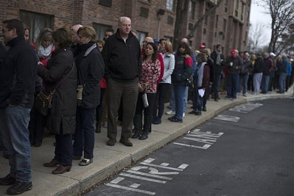 Trump rallies NH supporters as Iowans prepare to caucus