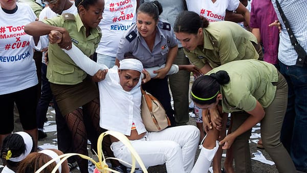 Obama tweets from Havana hours after regime detains dissidents