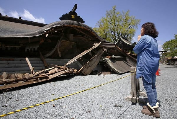 US forces deliver aid to Japan’s quake-devastated area
