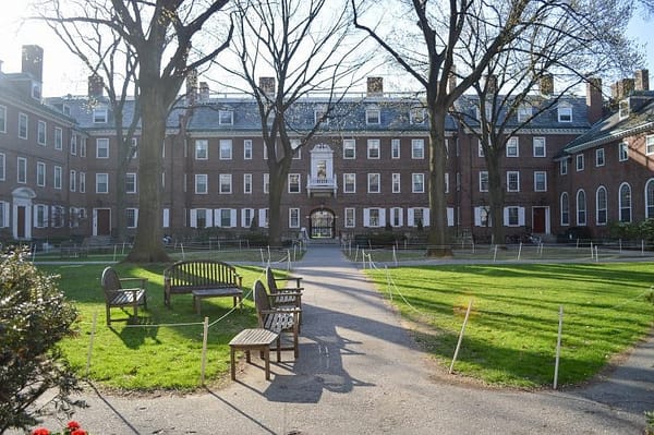 Harvard slaps down Final Clubs with leadership ban