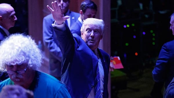 Trump conflict overshadows attacks on Clinton foreign policy