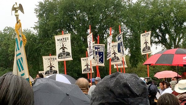Critics protest Obama administration overriding court to halt Dakota pipeline