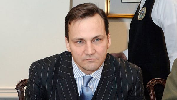 Speaking at Harvard, former Polish official warns of populist movement