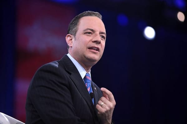 Trump names Priebus, Bannon to senior White House roles