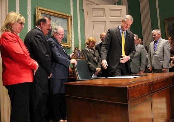 Massachusetts Governor Signs Bill Increasing Minimum Wage, Creating Paid Leave